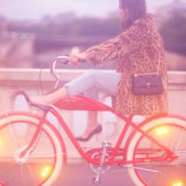 Roger Vivier｜コンマのカタチをしたシューズ「ヴィルギュル」復刻