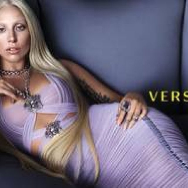 VERSACE｜レディー・ガガ、ヴェルサーチの春夏キャンペーンの顔に