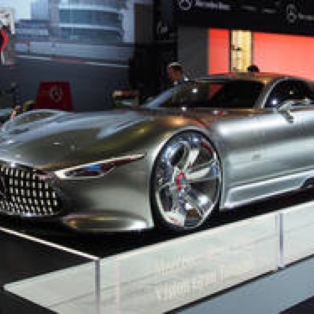 ヴァーチャルでリアルなスーパーカー｜Mercedes-Benz