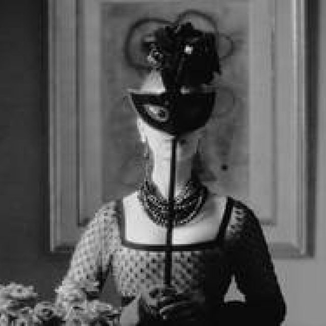 DIOR｜写真集『ディオール グラマー マーク・ショウ』