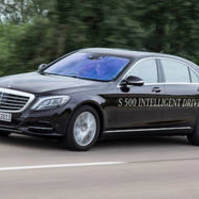 出し惜しみなく安全技術を実装した「S クラス」｜Mercedes-Benz