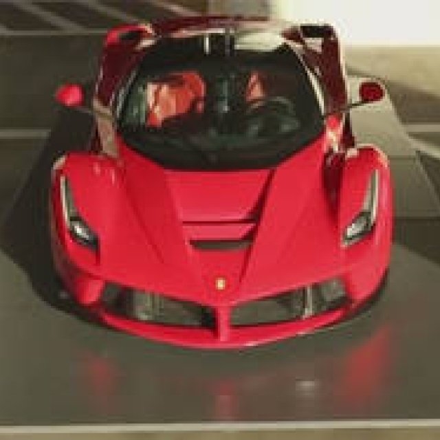 ラ フェラーリをアート作品として展示｜Ferrari