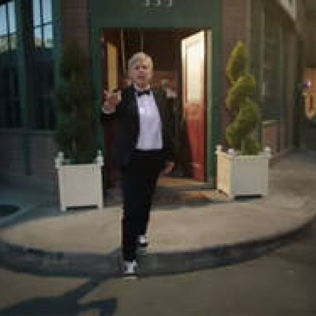 SAINT LAURENT｜今年の司会者はエレン・デジェネレス