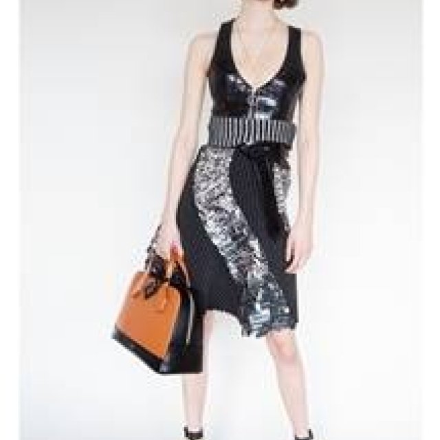 LOUIS VUITTON｜写真家ユルゲン・テラーによるルックブック「A Dozen Girls」