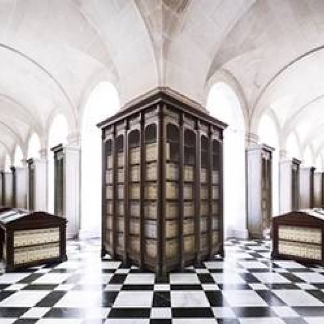 ART｜ドイツ人写真家カンディダ・へーファーの個展