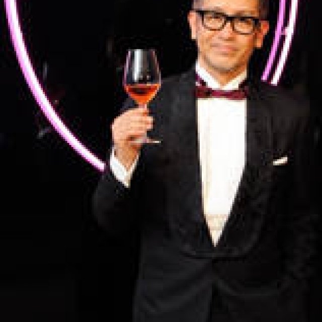 THEATER｜演出家・宮本亜門氏×ドン ペリニヨン「Dancing Spies」