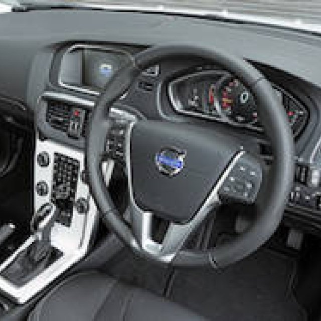 ボルボ V40シリーズ初の特別限定車が登場｜Volvo