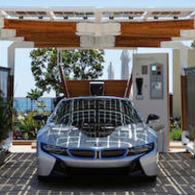 iシリーズにマッチする太陽光発電カーポートを提案｜BMW