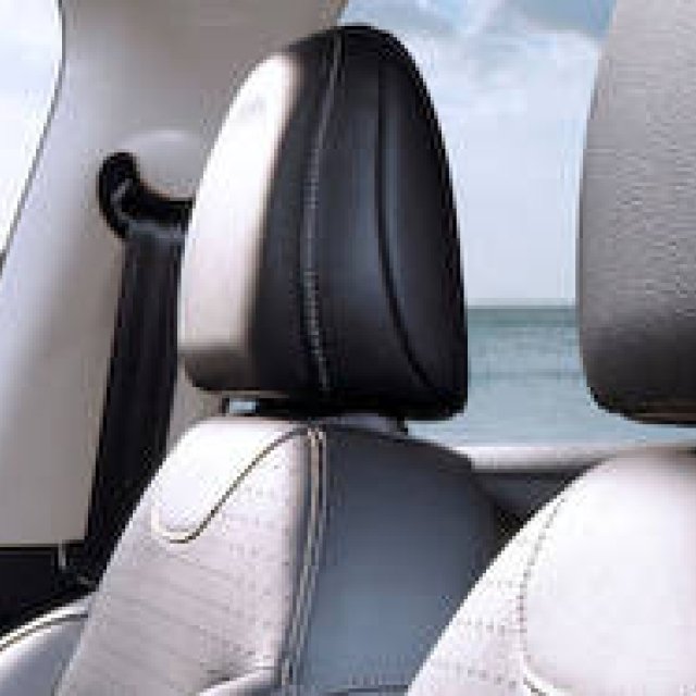 レザーのインテリアで高級感を演出するC3｜Citroen