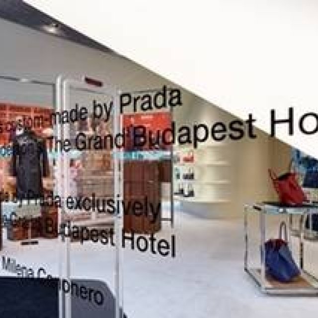 PRADA｜『グランド・ブダペスト・ホテル』特別ディスプレイ展開