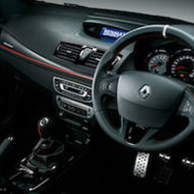 メガーヌ RSとエステートGT220がフェイスリフト｜Renault