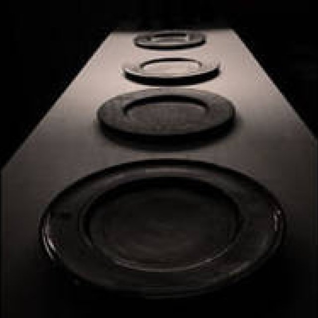 さる山｜ピューター皿のもつ美しさの断片「うつすことから」開催