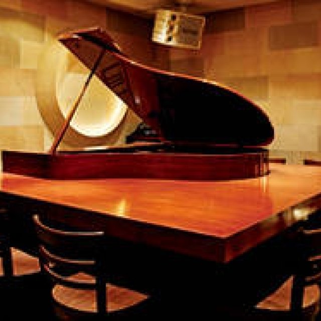 EAT｜オペラ歌手の生演奏を聴くことができるワインバー!?