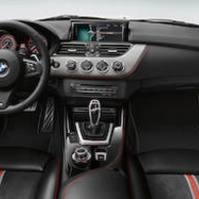 SUPER GTでの1-2フィニッシュを記念したZ4｜BMW