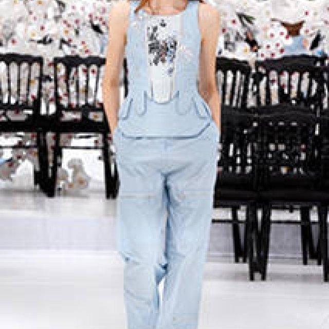 萩原輝美｜過去に遡ることが未来を築くこと―ディオールのラフ・シモンズ