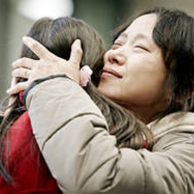 MOVIE｜麻薬の密輸犯容疑をかけられた主婦の異国での闘い『マルティニークからの祈り』