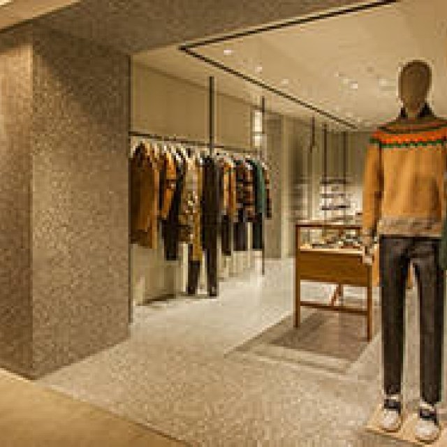 特集｜ヴァレンティノ ウォモのオープン記念限定モデル｜VALENTINO