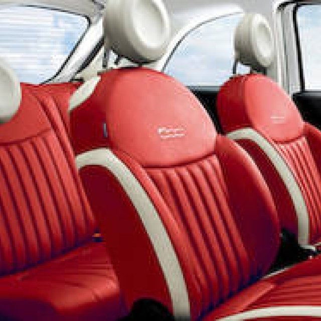 フィアット500に特別なレザーシートの限定車｜Fiat