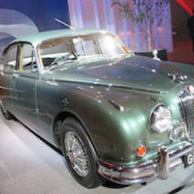 ジャガー「XE」をロンドンで初公開｜Jaguar