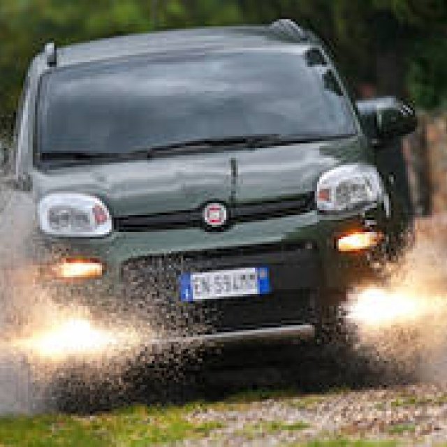 四輪駆動のフィアット「パンダ」を台数限定で導入｜Fiat