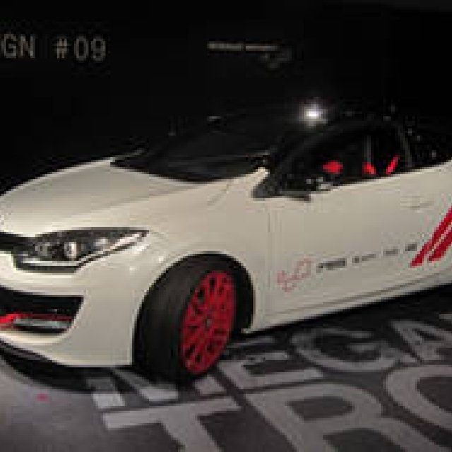 ニュル市販車FF最速仕様のメガーヌR.S.を限定発売｜Renault