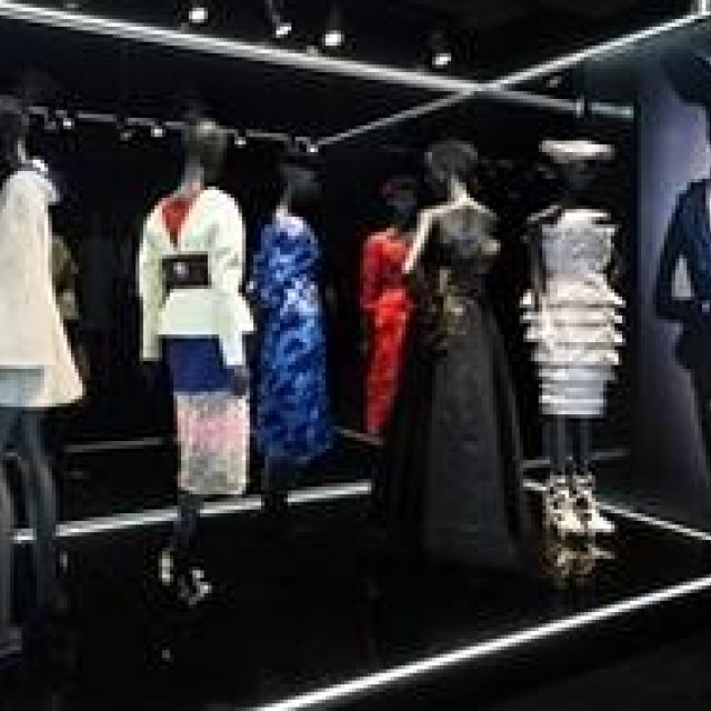 Dior｜銀座にてエキシビション「エスプリ ディオール」開催