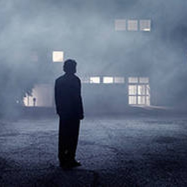 気鋭のイギリス人監督が贈る不条理スリラー『嗤う分身』｜MOVIE