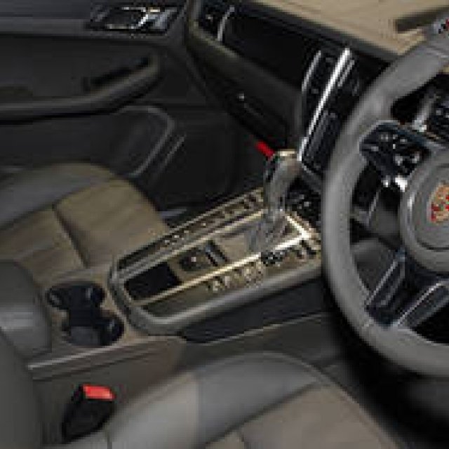 ポルシェ初のコンパクトSUV「マカン」発売開始｜Porsche