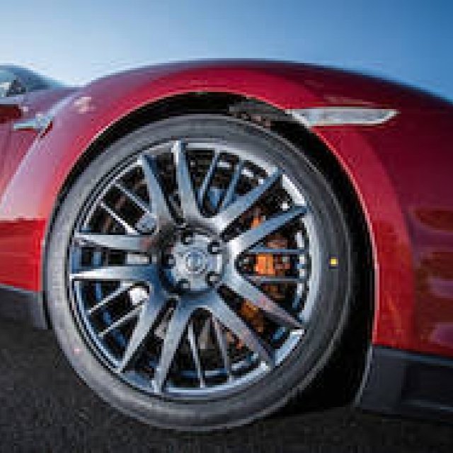 上質な乗り味を進化させたGT-R 2015年モデルを発表｜Nissan