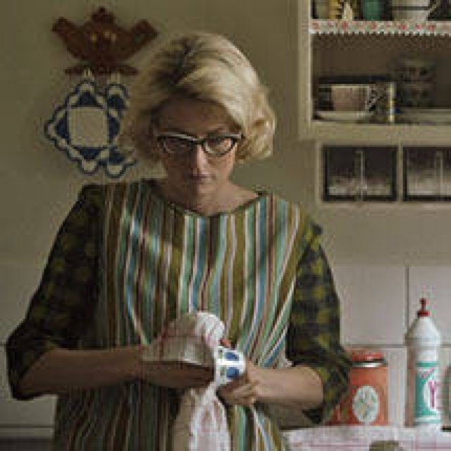 MOVIE｜シングルマザーの電話交換手が世界有数の歌姫になるまで『ストックホルムでワルツを』