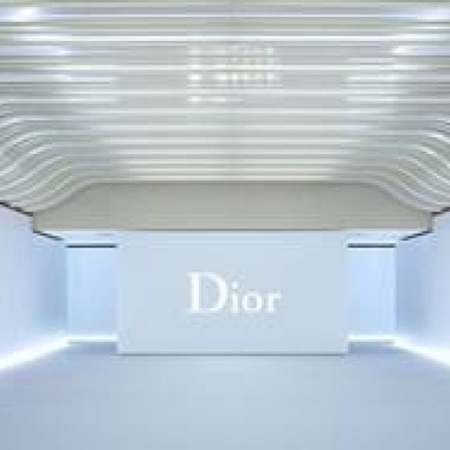 Dior｜両国国技館で「Esprit Dior」初のファッションショーを開催