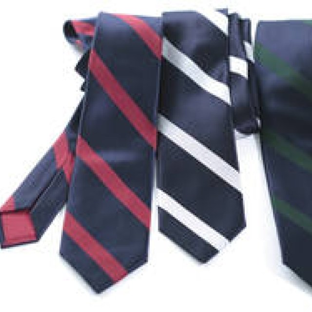 小剣で遊ぶ「レッドレーベル」のストライプタイ｜FAIRFAX