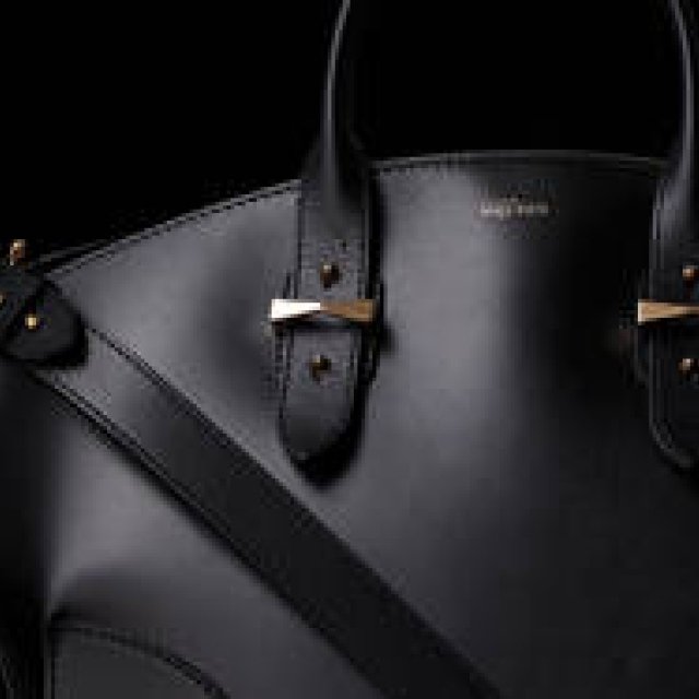 新しいバッグシリーズ「レジェンド」が誕生｜ALEXANDER McQUEEN