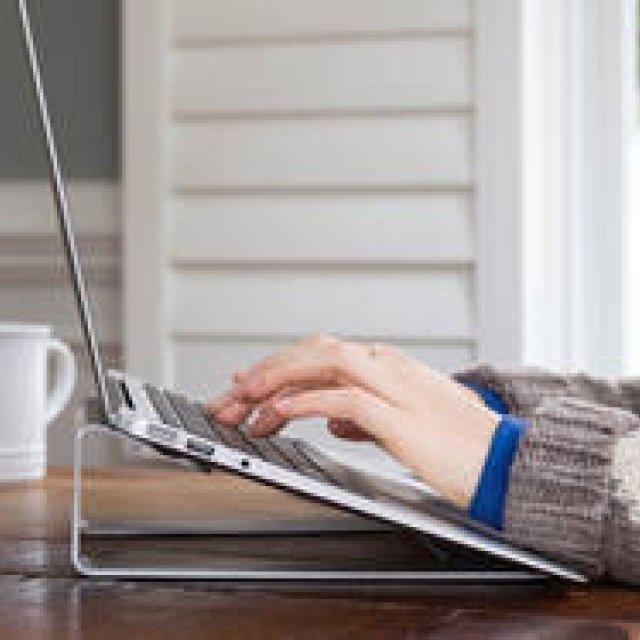 MacBookのためのノートブックスタンド｜PRODUCT Tokyo Tips 2015年2月