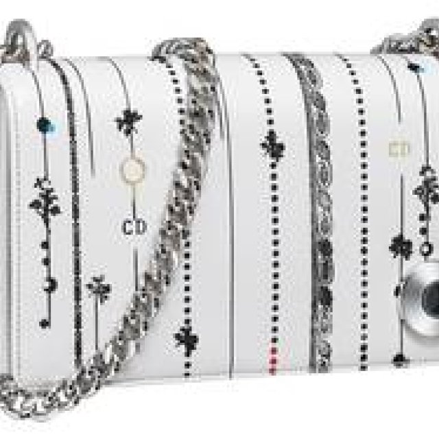 伊勢丹新宿の期間限定ストアで新作バッグを先行発売｜Dior