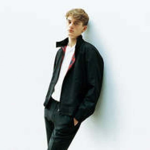 大人の黒をエレガントに着こなす春「THE POWER OF BLACK」｜MARGARET HOWELL