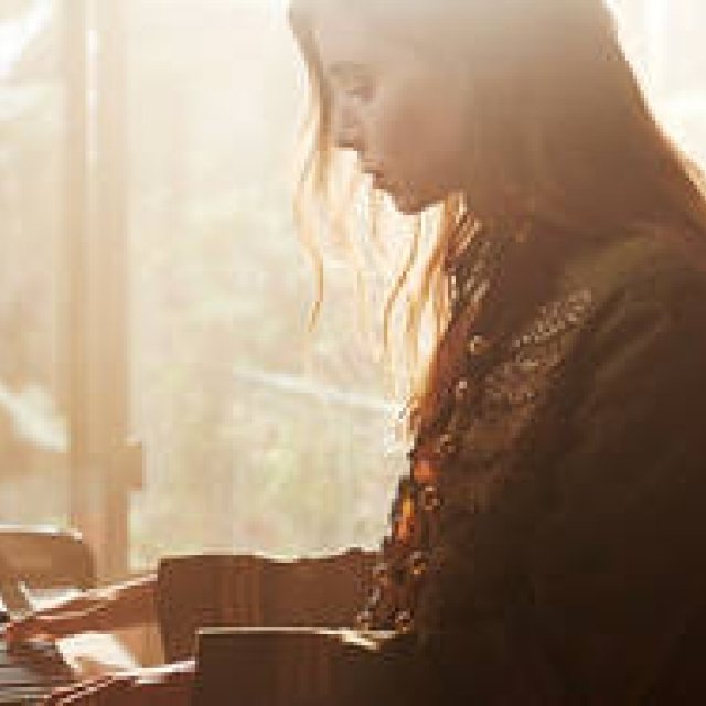 リッキ・リーが「レディ ウェブ」と旅する物語｜GUCCI