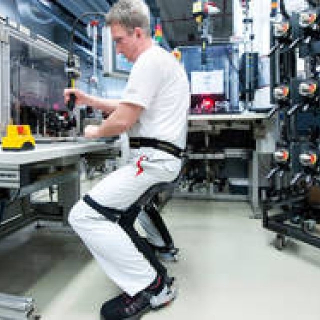 アウディが発明した“椅子のない椅子”｜Audi