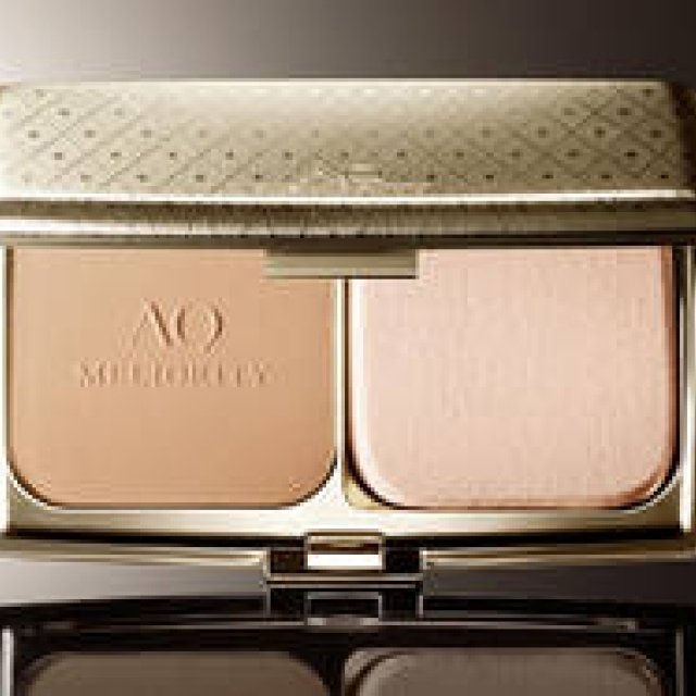 コスメデコルテ 最高峰ファンデ「AQ ミリオリティ」、美白ファンデ「エバークリスタル」登場｜COSME DECORTE