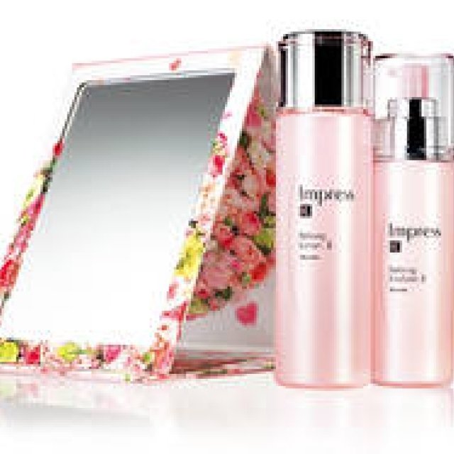 ニコライ・バーグマンの特製ミラーが付いたスキンケアセット｜Impress IC