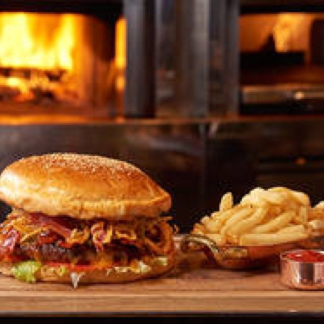 EAT｜グランド ハイアット 東京に直径20センチの巨大バーガーが登場