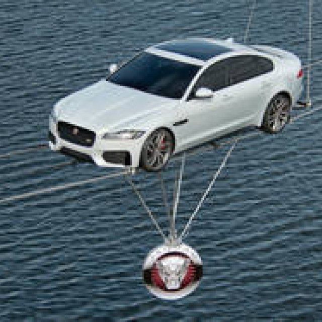 ジャガー新型XF、河を渡るパフォーマンスでデビュー｜Jaguar