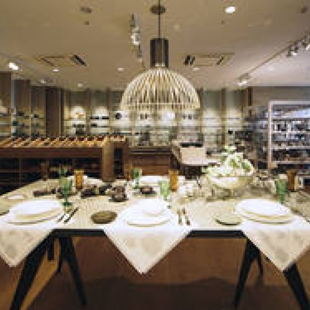 インテリアスタイリスト茂木雅代が案内する、新生リビング・モティーフの楽しみ方｜LIVING MOTIF