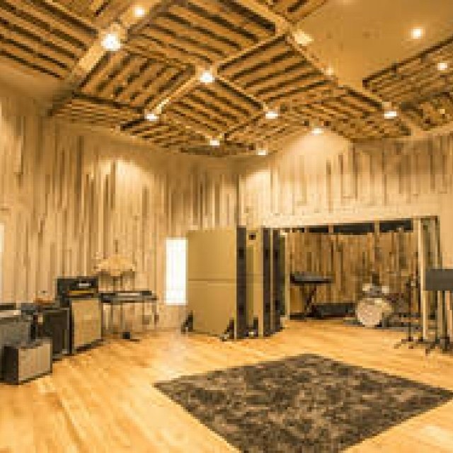 MUSIC│あたらしいクリエイティブの現場「レッドブル・スタジオ東京」