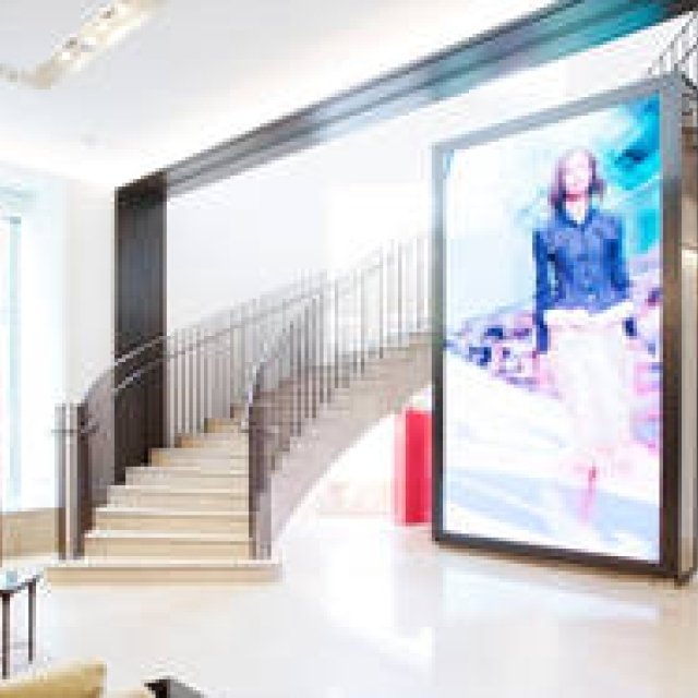 国内最大規模の路面店「バーバリー心斎橋」｜BURBERRY