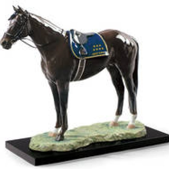 伝説の名馬「DEEP IMPACT」をリヤドロが完全再現｜LLADRÓ