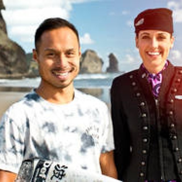 NEWS｜サーフィン界のスターたちが夢の共演！　夏にぴったりの機内安全ビデオ