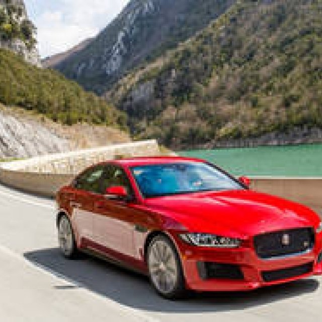 ミドルクラス新型スポーツサルーン、ジャガーXEにスペインで試乗｜Jaguar