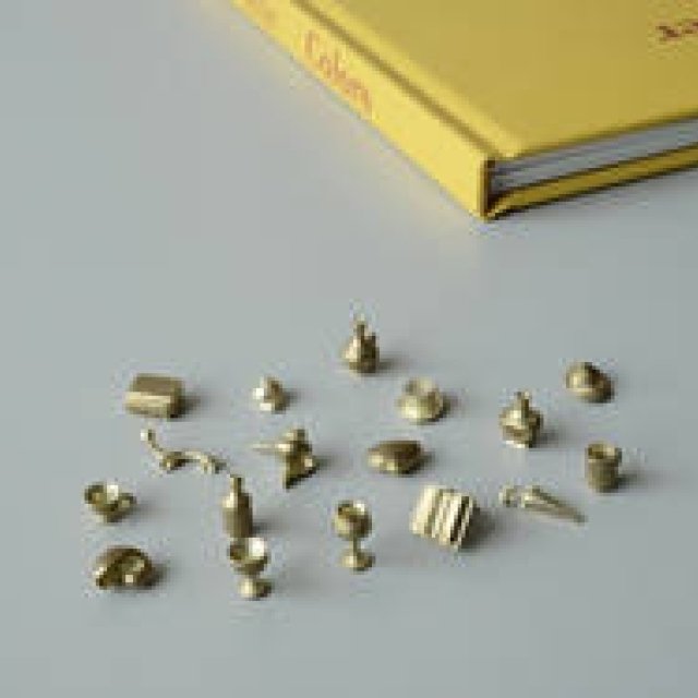 精緻な技術力が光る38種類の真鍮製のピン｜PROOF OF GUILD