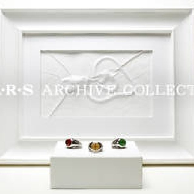 ブランド設立25周年を記念したアーカイブコレクションを展示｜M・A・R・S